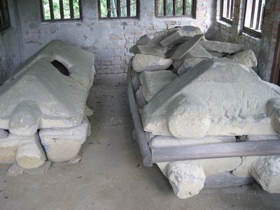 石神山古墳 舟形石棺