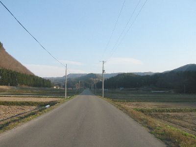 布引高原へ向かう赤津の道