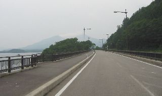 福島県道64号 会津若松裏磐梯線 桧原湖畔より望む磐梯山