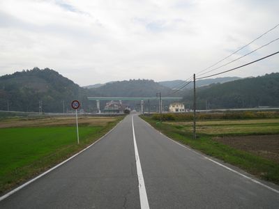 備北広域農道 庄原市高町 奥は国道183号・高道路