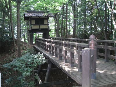 逆井城跡公園 櫓門と橋
