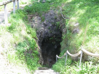 巌門洞窟入口