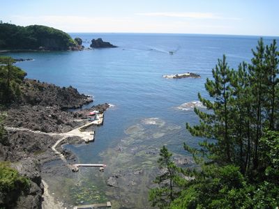 幸せのがんもん橋より 千畳敷岩・船着場・碁盤島
