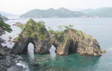 穴通磯