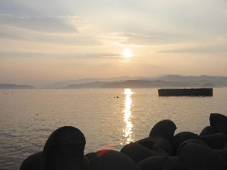 浦ノ沢より宮古湾の夕日を望む