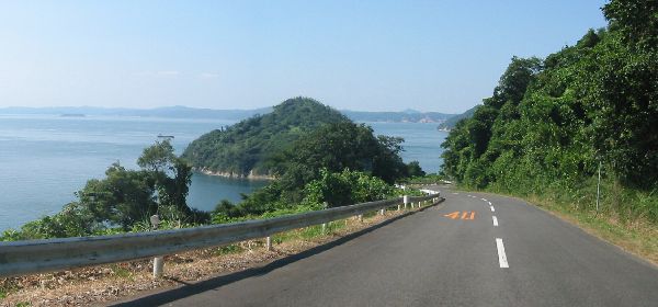 五色台スカイライン 北端近く 正面に小槌島