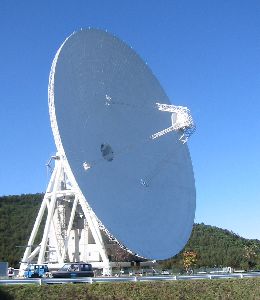 臼田宇宙空間観測所のパラボラアンテナ 横向き