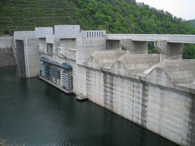 苫田ダム 上流側
