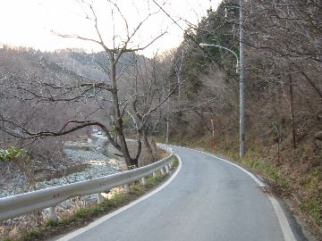 埼玉県道11号熊谷小川秩父線 秩父市 定峰川沿い