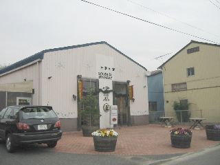 小江戸ブルワリー川越 車が置いてあるけど、ここは駐車場ではない