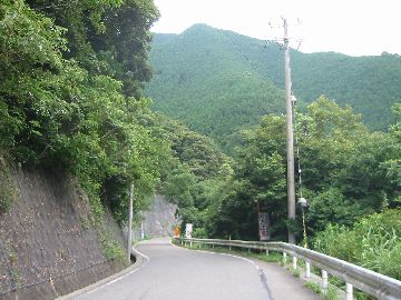 国道424号 修理川 1.5車線区間