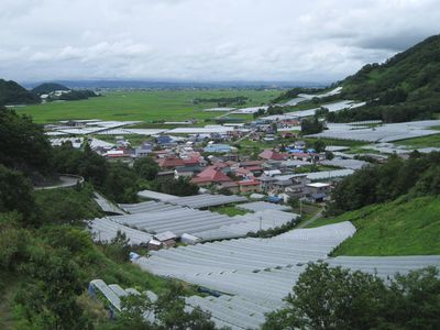 置賜東部広域農道 ぶどう・松茸ライン 高畠町時沢より望む米沢盆地