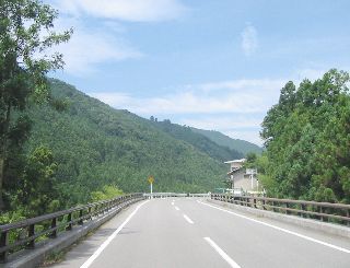 山梨県道18号 上野原丹波山線 上野原町沢渡