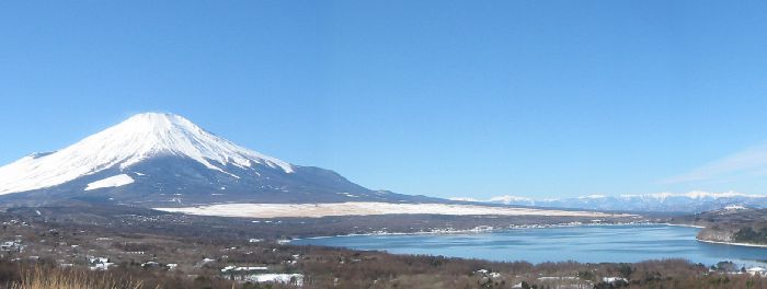三国峠パノラマ台より望む富士山・山中湖・南アルプス