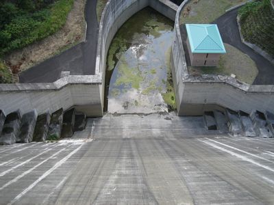 塩川ダム 下流側
